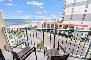 Balcony with Amazing Views of the Ocean