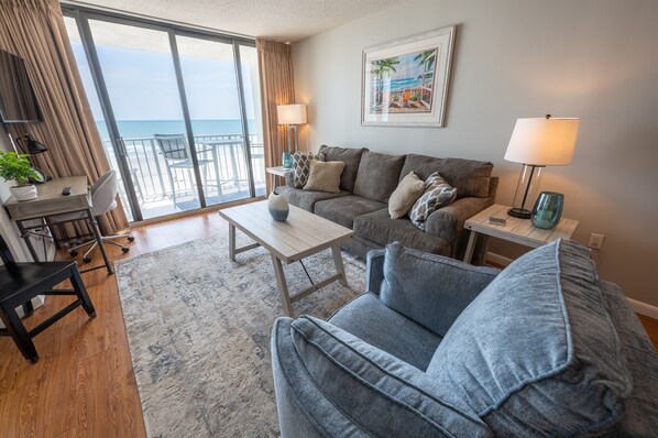 Direct Oceanfront, Beautifully Decorated