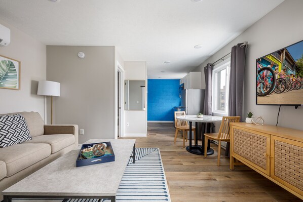 "This is a brand new place (newly remodeled) with modern facilities. We were the first to occupy this amazing downtown apartment. The decor with the modern amenities was well put together. "
-Jeeve, May 2022