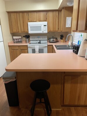 Fully furnished kitchen