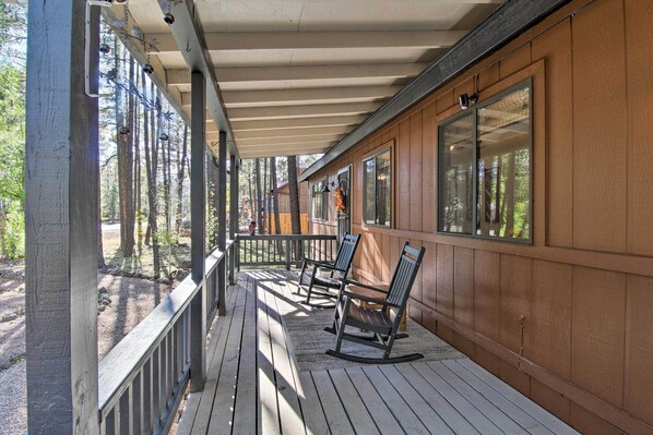 Pinetop Vacation Rental | 2BR | 2BA | 989 Sq Ft | Access Only By Stairs