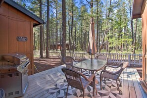 Deck | Gas Grill | Outdoor Dining Area