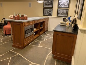 Kitchenette with cooking capabilities