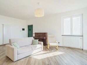 Meubles, Canapé, Bâtiment, Bois, Design Intérieur, Ombre, Rectangle, Salon, Sol