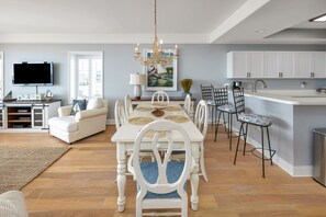 Saint Simons Grand 126 - Dining Space