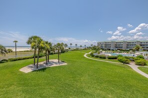 Saint Simons Grand 126 - Private Balcony Overlooking Heated Pool and Hot Tub
