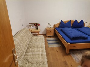 Ferienwohnung  1 - 52 qm mit zwei Schlafzimmern großem Südbalkon-so schlafen Sie bei uns