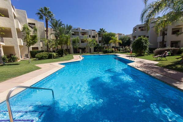 Swimming pool just a few steps from the apartment