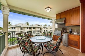 You may also enjoy a meal on the lanai