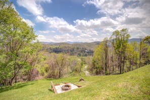 Fire pit with a view of Grandfather Mountain, Sugar Mountain & Beech Mountain