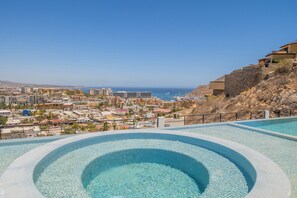 Jacuzzi overlooking the city and ocean