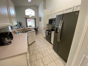 Kitchen2.jpeg