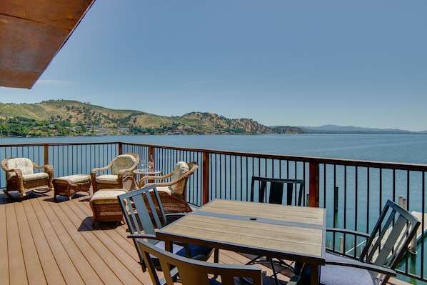 Clearlake Vacation Rental | 3BR | 2.5BA | 2,600 Sq Ft | Stairs Required