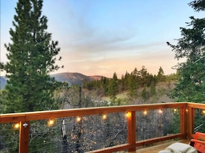 Lovely Gold Mountain Views, bird watching and very peaceful family sun deck