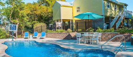 The Emerald Owl features a luxurious, heated saltwater pool...a rare find on Emerald Isle!