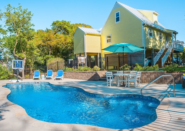 The Emerald Owl features a luxurious, heated saltwater pool...a rare find on Emerald Isle!