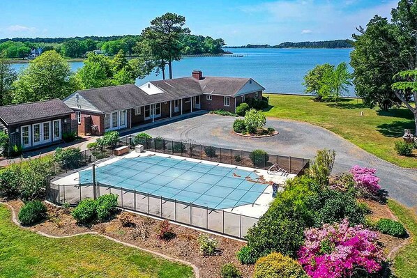 Exmore Vacation Rental | 4BR | 3BA | 2,630 Sq Ft | Step-Free Access