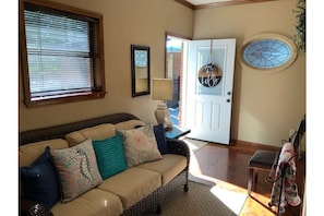 Sofa/Sitting area