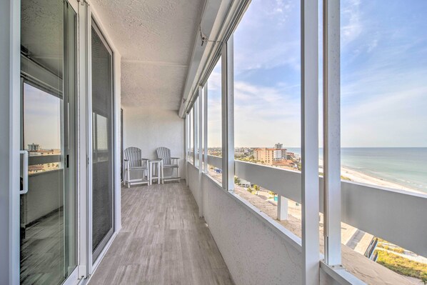 Redington Shores Vacation Rental | 2BR | 2BA | Step-Free Access Via Elevator