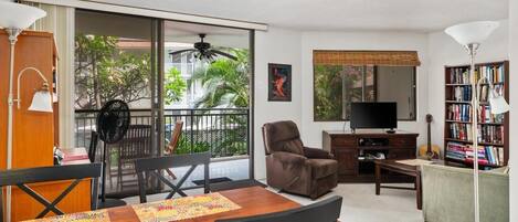 Living area with lanai access