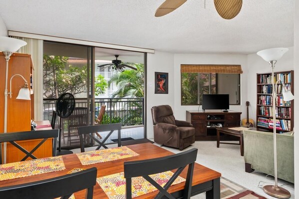 Living area with lanai access