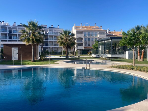 Swimming pool