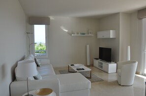 Zapholiday - 2221 - Estepona holiday apartment - living room