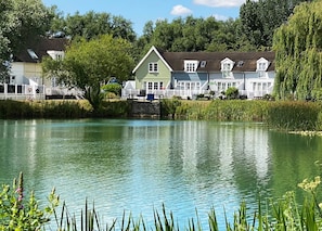 Green Woodpecker Lodge on Isis Lake