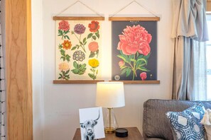 Every detail matters—this living room features carefully chosen decor that blends charm and comfort, creating a space that feels like home.