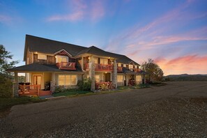 Beautiful sunsets on this mountain-top home!
