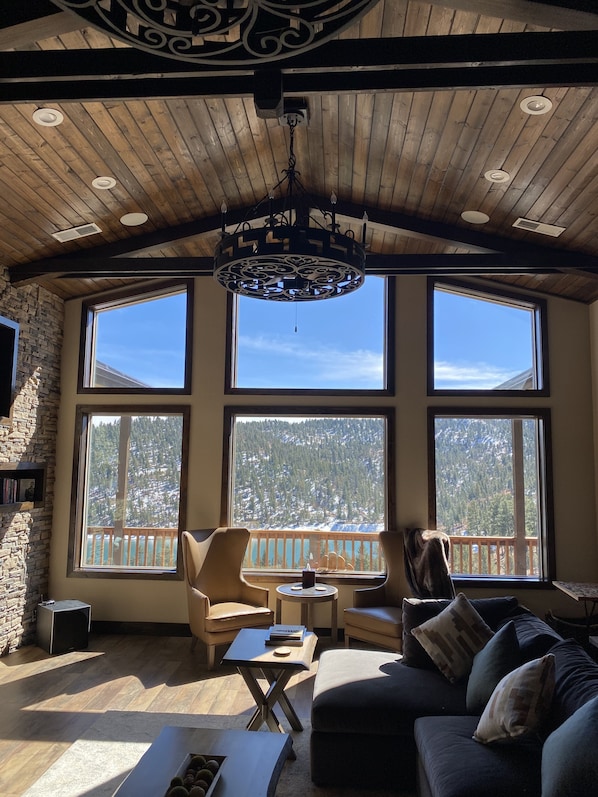 Upstairs Family Room, Photo 1