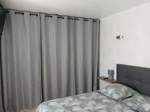 chambre avec 2 lits électrique
