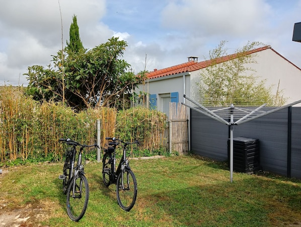 2 vélos électriques mis à votre disposition