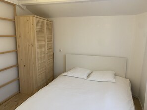 Main bedroom with wardrobe / dressing 