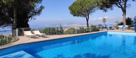 Swimming pool overlooking the Gulf of Naples