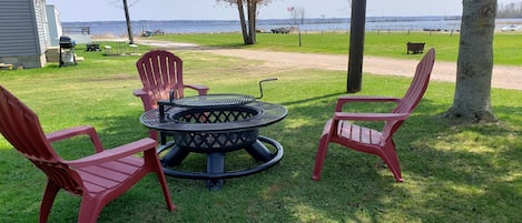 Fire Pit with cooking grate