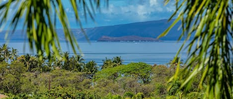 From your lanai~ views of Molokini and Ka'aholawe