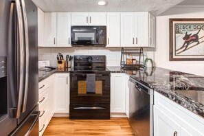 Vacation Rentals in Park City at New Claim 402: Fully-equipped kitchen