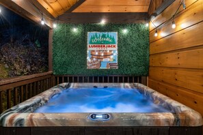 Indoor spa tub