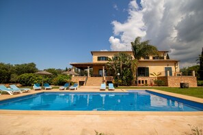Amazing Villa with pool