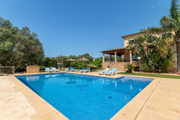Finca with pool