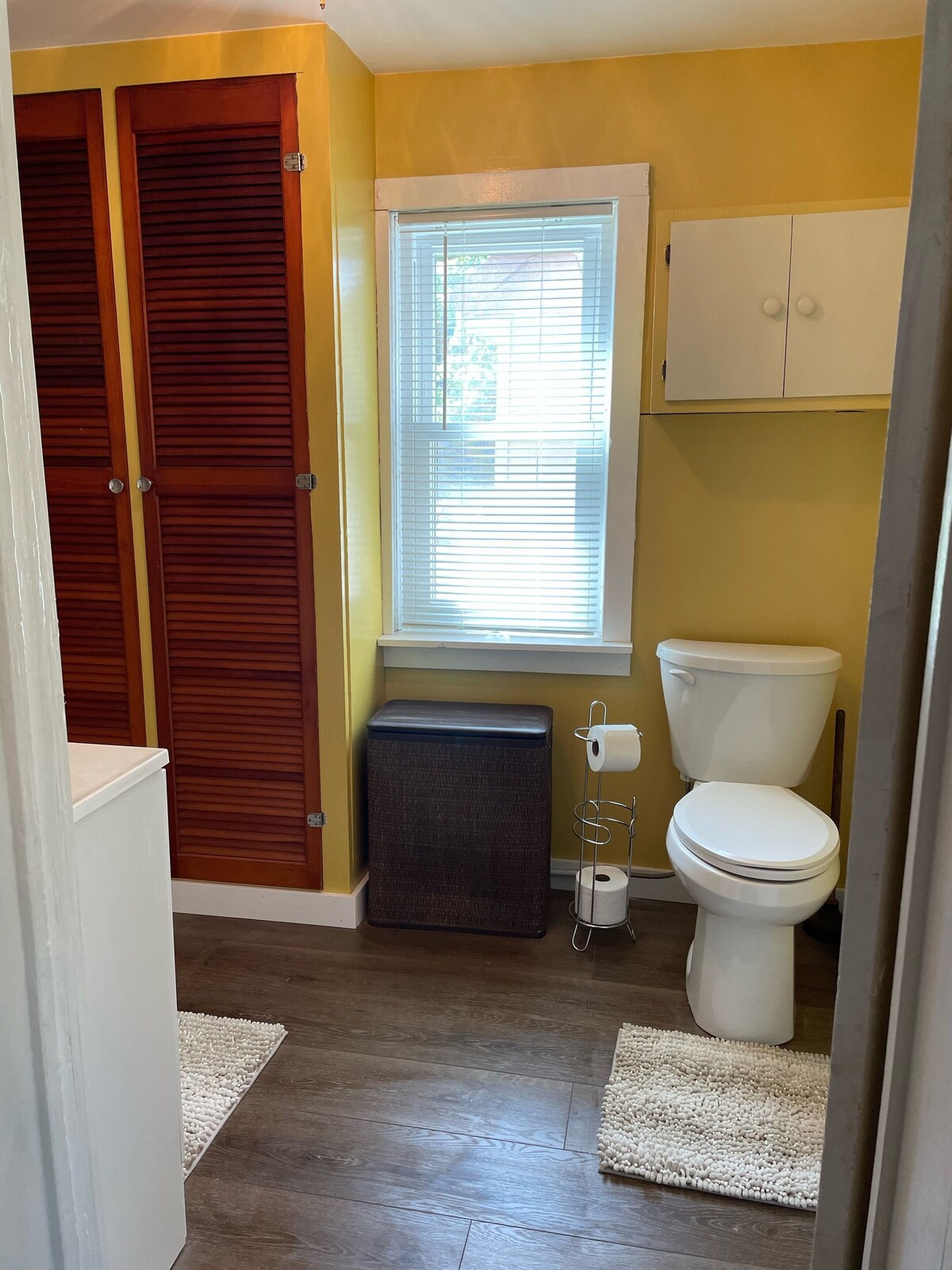 Harbor House Beautiful 4 bedroom house, minutes from beach/lake and cute town!