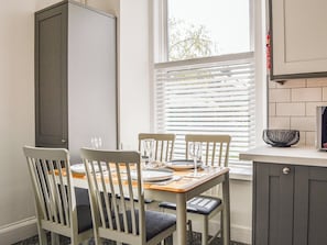 Dining Area | Dezzy’s, Montrose