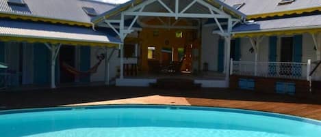 piscine 10m 6m avec alarme hauteur 1m10 -1m60