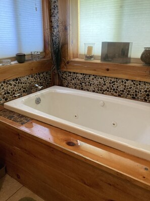 Spa/Jetted tub in Master Bath (also standup shower in bathroom). 