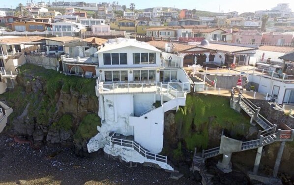 YOUR PRIVATE ACCESS TO THE BEACH