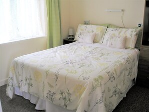 Double bedroom | Madog’s Wells - Wrens Nest, Llanfair Caereinion, nr. Welshpool