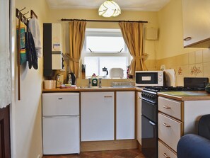 Kitchen | Madog’s Wells - Wrens Nest, Llanfair Caereinion, nr. Welshpool