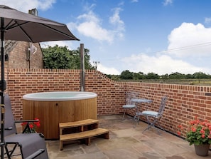 Hot tub | The Old Workshop, Stowupland, near Stowmarket