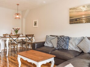 Living room/dining room | Whispering Wave, Filey